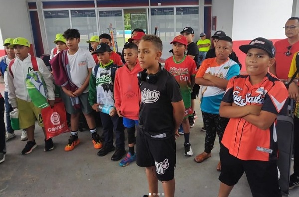 Jugadores de la Preselección Nacional U-10 de Béisbol. Foto: Fedebeis