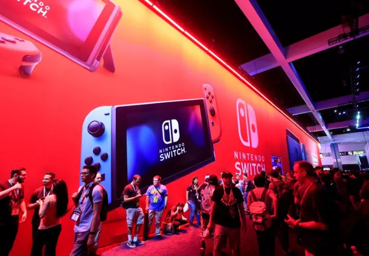 La pasión y el negocio de los videojuegos se citan en la E3 La pasión por el mundo de los videojuegos y el gran negocio que rodea a esa industria tecnológica se citan estos días en la E3, la feria más importante del sector en todo el mundo y que durante t