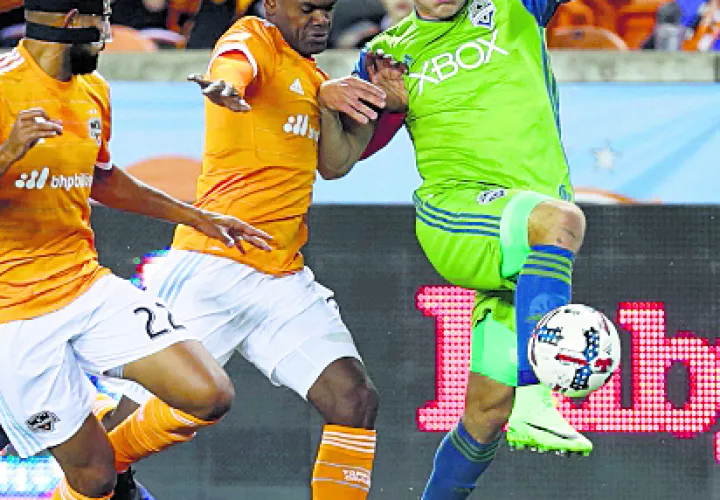 Adolfo Machado, defensa del Houston Dynamo.