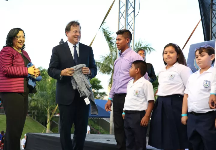 Despedida para los estudiantes. Foto: Presidencia.gob.pa