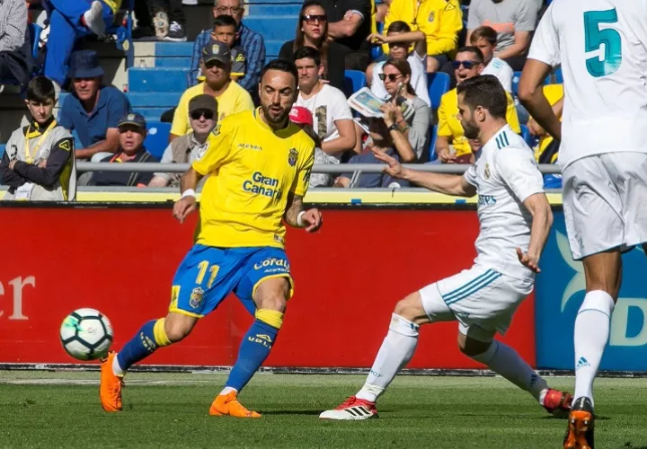 Nacho (dcha) que nunca se había lesionado como futbolista profesional. Foto: EFE