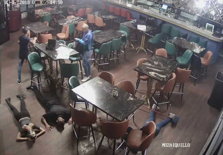 Imágenes del robo dentro del bar. Foto/Redes