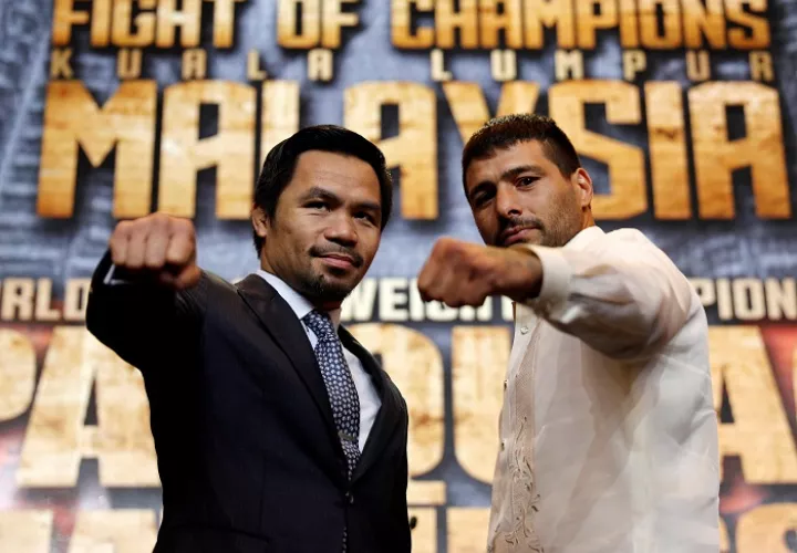 Pacquiao  (izq.) y Matthysse posan durante una rueda de prensa en Manila. Foto: EFE