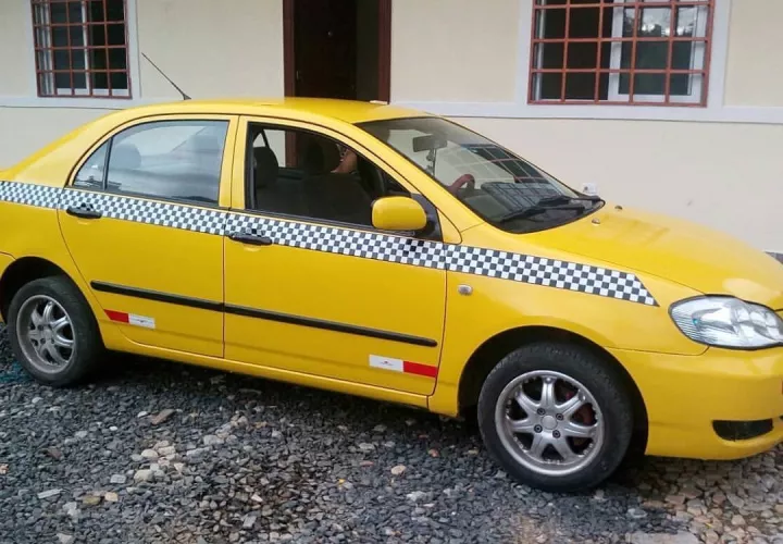 Los delincuentes se llevaron el taxi. Foto: Delfia Cortez