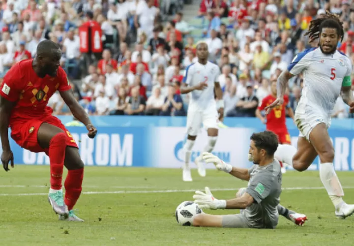 Jaime Penedo en una de sus atajadas ante Bélgica. Foto: AP