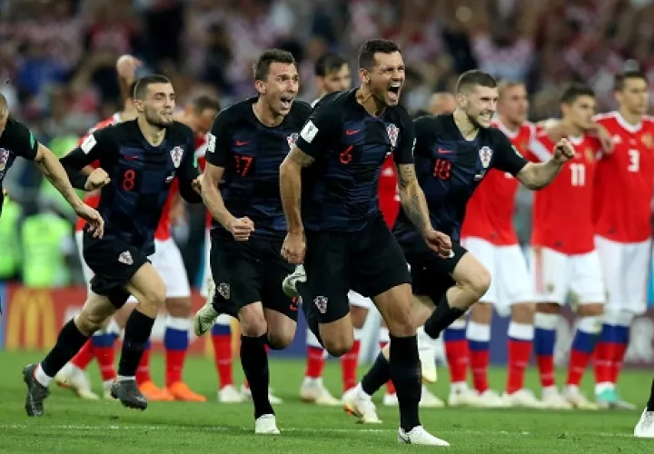 Los jugadores croatas celebran su clasificación a semifinales./ AP