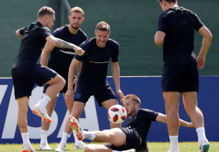 Los jugadores de la selección de Inglaterra participan en el entrenamiento. Foto:EFE