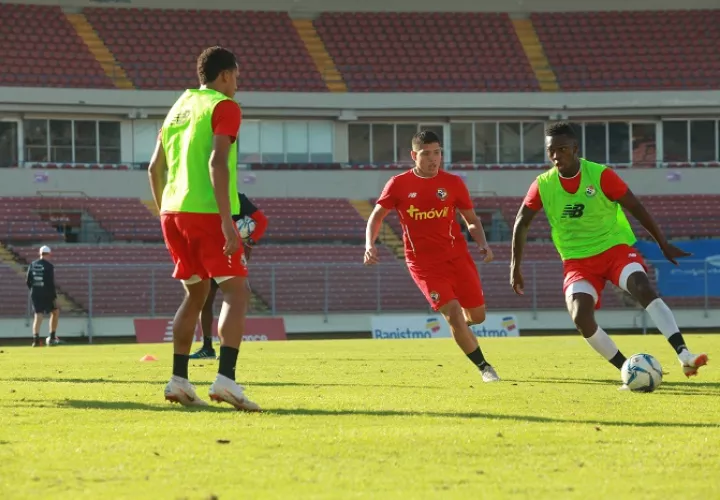 Crístian Martínez y José Luis Rodríguez en el entrenamiento de cara al amistoso Panamá contra Venezuela./Anayansi Gámez