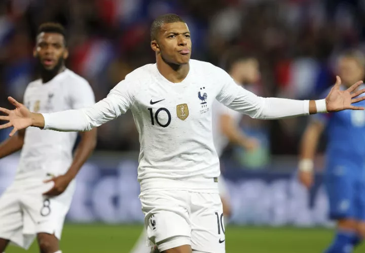 Mbappé salió al rescate de Francia en el partido ante Islandia. 