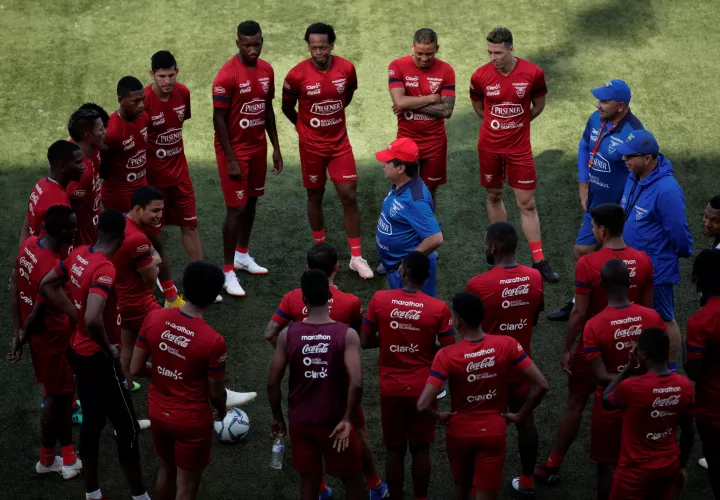 Hernán Darío Gómez, durante los entrenamientos de Ecuador en el estadio Maracaná de El Chorrillo./EFE 