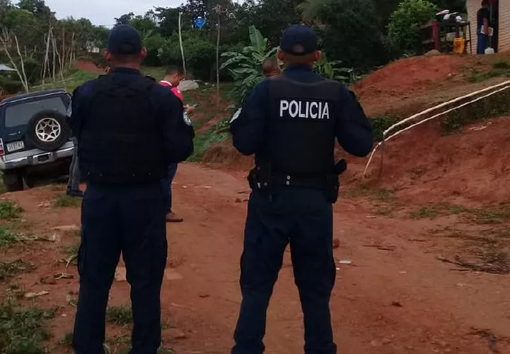 Momento en que los uniformados llegaron a la residencia en Rana de Oro. Foto: Cortesía