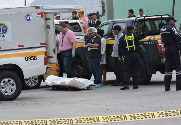 El accidente de tránsito afectó el tráfico vehicular, el cadáver fue levantado en horas de la mañana. Foto: Landro Ortiz 