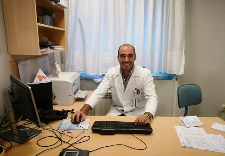 El doctor J. Alexander Sistiaga, vocal de la Comisión de Cabeza y Cuello y Base de Cráneo de la Sociedad Española de Otorrinolaringología y Cirugía de Cabeza y Cuello/Foto facilitada por el médico. EFE