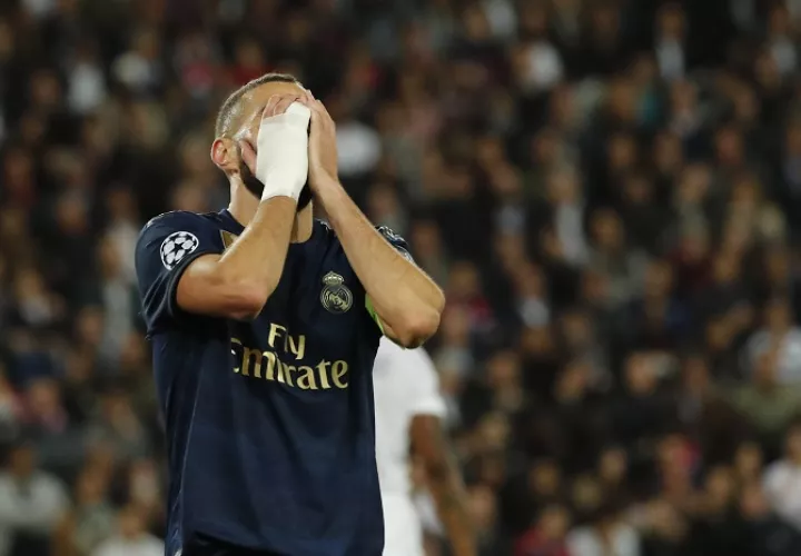 Karim Benzema se lamenta./ AP