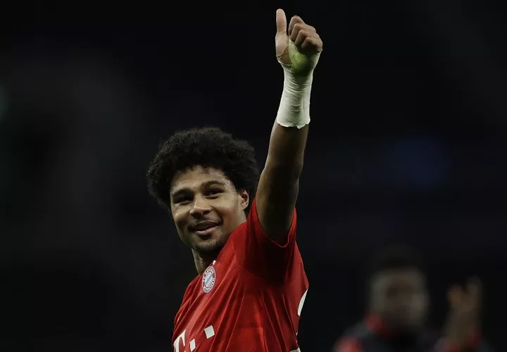 Serge Gnabry celebra tras anotar en la victoria de su equipo ante el Tottenham. Foto: AP