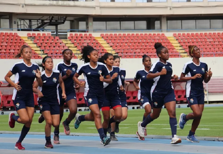 Entrenamientos en días pasados del equipo en el estadio Rommel Fernández. 