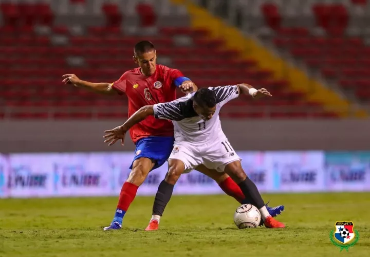 José Murillo (11) fue de los mejores hombres de Panamá en la cancha. /Fepafut