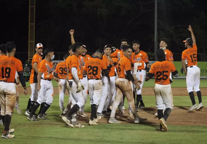 Los Santos es uno de los equipos clasificados y enfrentará a Herrera en semifinales. Foto: Fedebeis