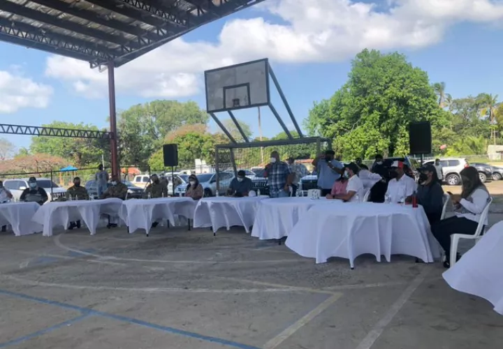 Reunión con la comunidad y autoridades de Chame y San Carlos.