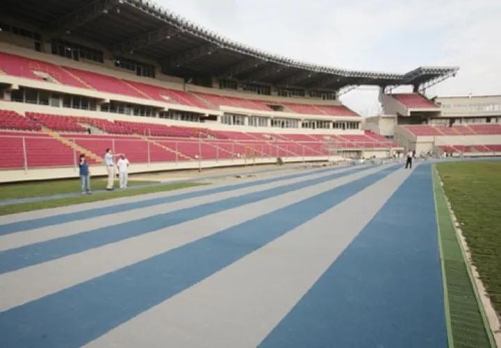 La pista atlética del estadio Rommel Fernández. Foto: Archivo