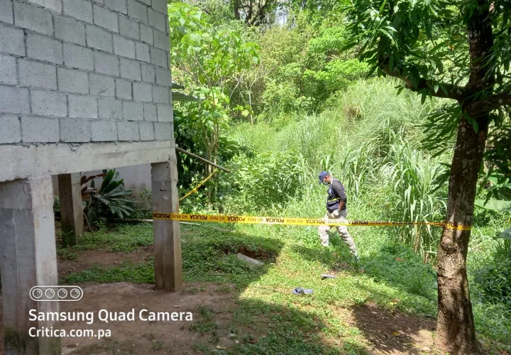 Localizaron el cadáver en un área de herbazales cerca de un río.  (Foto-Video: E. Santos)