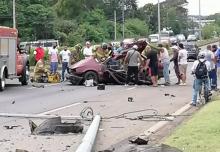 En este accidente resultaron heridos 4 personas sin heridas de consideración que fueron atendidos por paramédicos de los Bomberos y del 911 trasladándolos posteriormente al hospital Rafael Hernández donde recibieron atención médica.