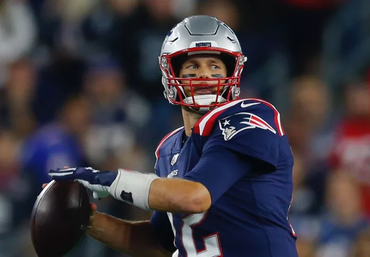 Tom Brady terminó la temporada 2021 como el pasador número uno en yardas con 5.316. / EFE