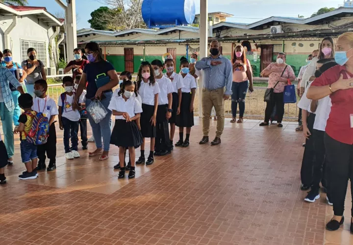 En los Centros Educativos de Inclusión, la ENSOR, da servicios educativos a 1,020 estudiantes con diversas discapacidades y síndromes genéticos, acompañados por 40 docentes en el nivel de primaria y 27 docentes en el nivel de Premedia y media