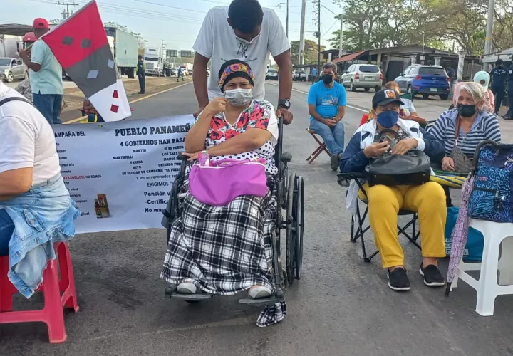 &quot;Estamos dispuestos a quedarnos aquí hasta mañana si es necesario&quot;, indicó la dirigente, quien manifestó que esperan reunirse con el presidente de la República.