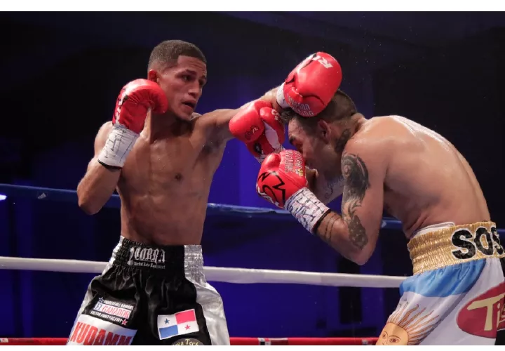 Rafael &#039;El General&#039; Pedroza (izq.) venció el pasado viernes al argentino Héctor Andrés Sosa. Foto: EFE