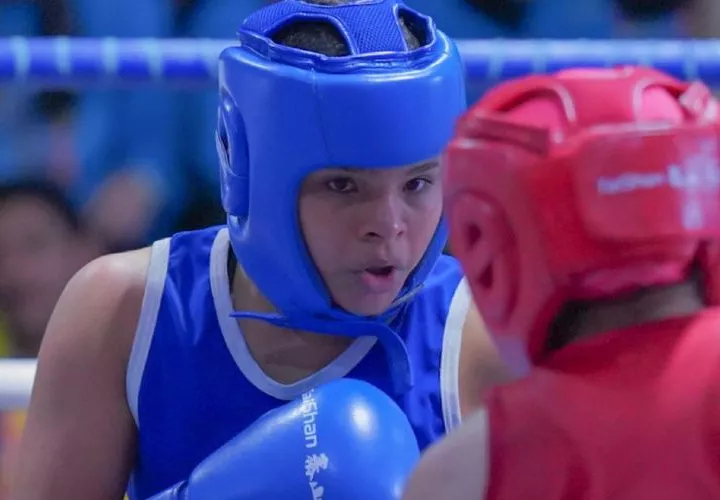 Xiomara Santamaría (izq.) en uno de sus combates de los Juegos Sudamericanos de la Juventud. Foto: COP