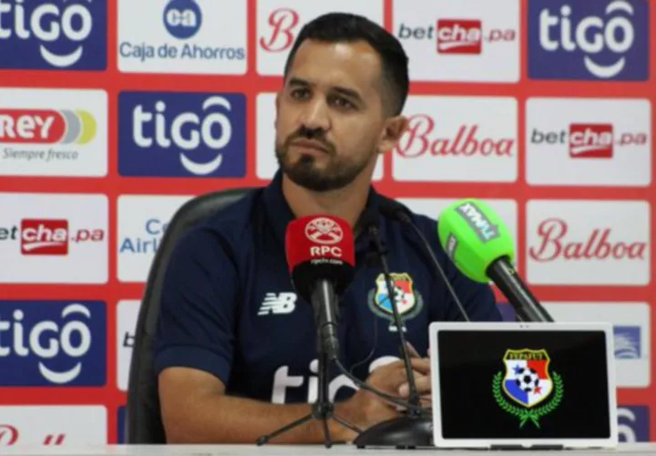 Ignacio Quintana, director de la Selección Mayor Femenina de Panamá, dio ayer conferencia de prensa. Foto: Fepafut