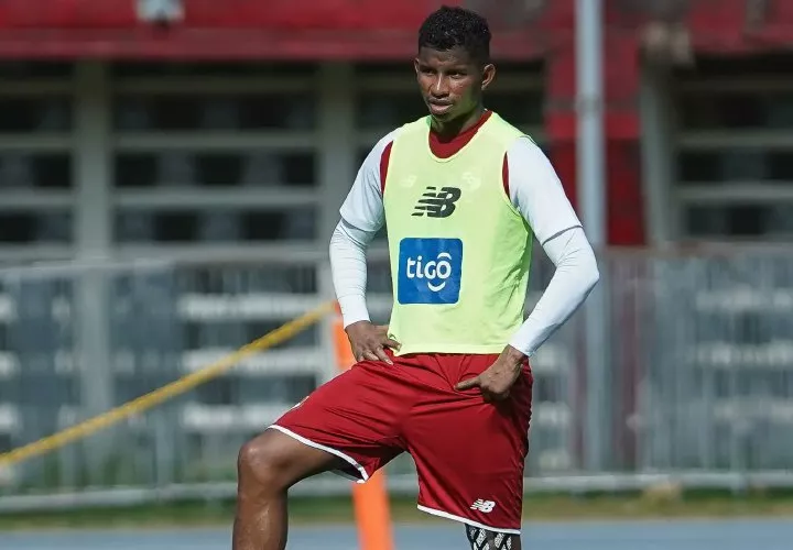 El central panameño Fidel Escobar jugará por primera vez en el fútbol costarricense. Foto: Fepafut