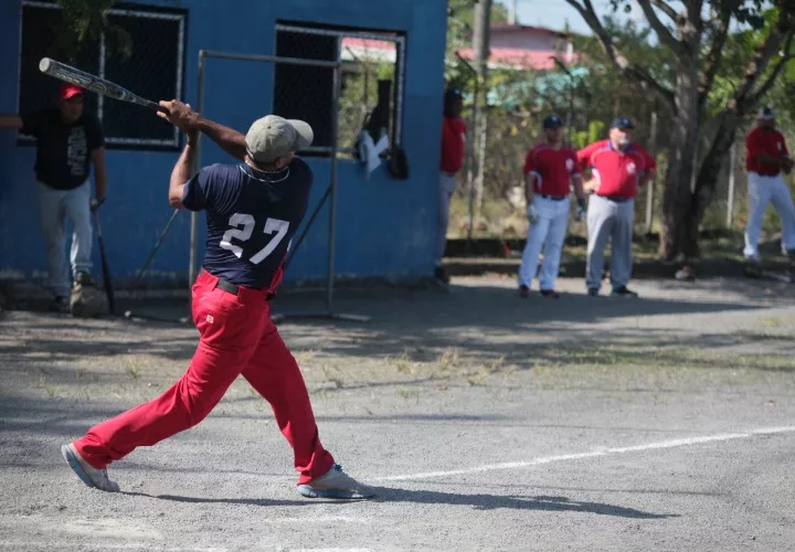 La liga se juega en el complejo deportivo de Los Almendros.