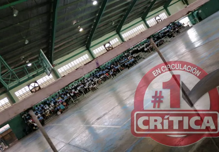 Más de la mitad de los estudiantes fueron retenidos en el gimnasio, supuestamente, por llegar tarde.