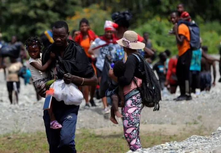 Imagen de archivo de migrantes a su paso por Darién, Panamá. EFE/Archivo