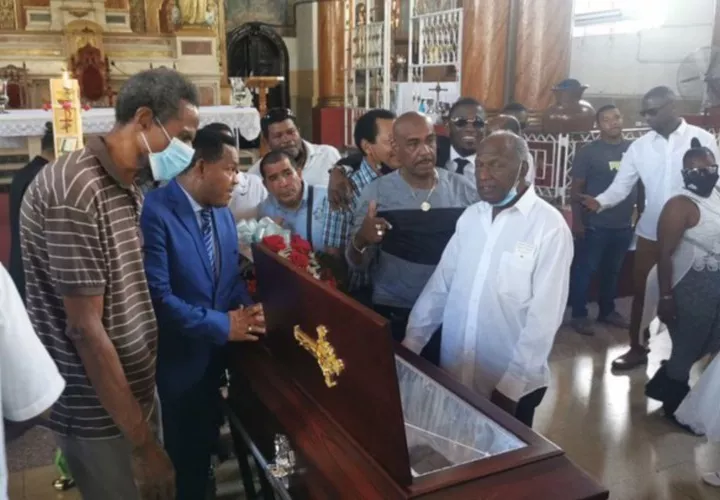 La misa se realizó en la Iglesia de Santa Ana. 