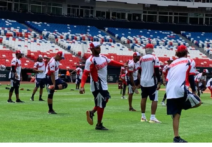 Ayer la Selección de Panamá entrenó en el estadio Rod Carew, sede de la eliminatoria para el Clásico Mundial de Béisbol. Foto: Fedebeis