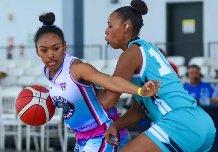 Partido entre las Leonas del West y las Cobras de San Miguelito. Foto: Fepaba