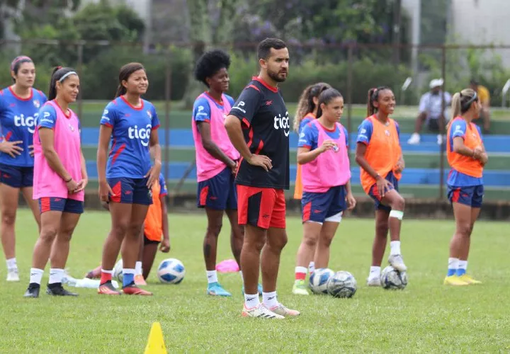 Entrenamiento de la Selección Mayor Femenina de Fútbol. Foto: Fepafut