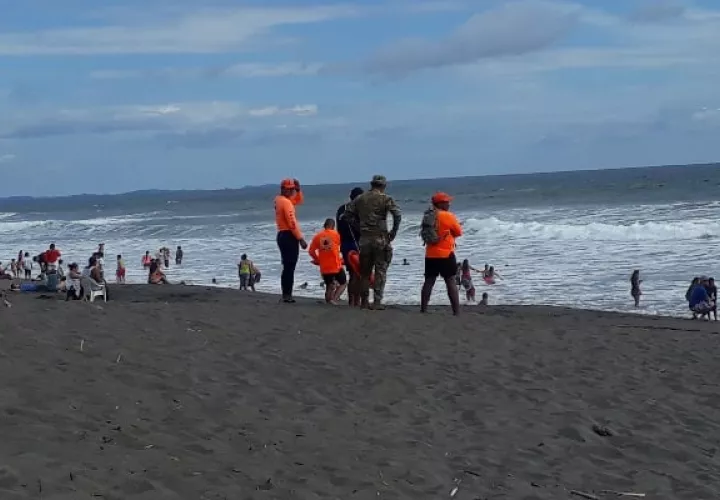 A los bañistas se le solicita acatar las recomendaciones de los guardavidas.