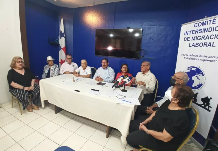 Dirigentes de Conato en conferencia de prensa.