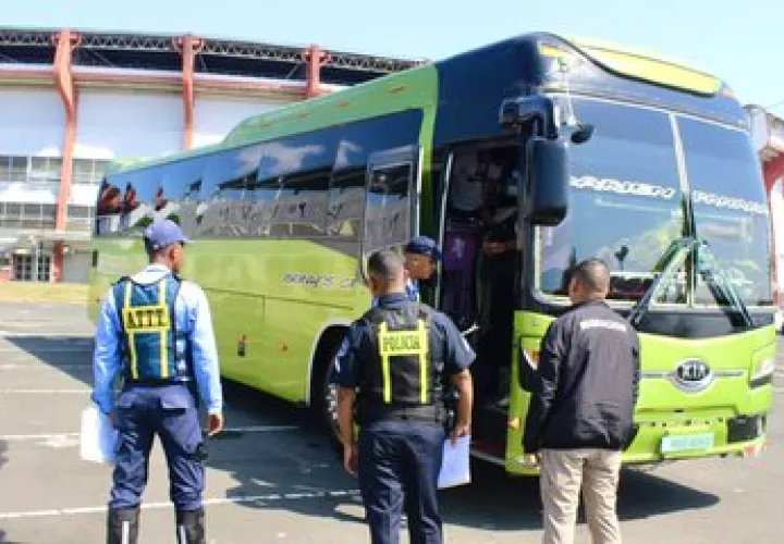 Revisión en los buses.