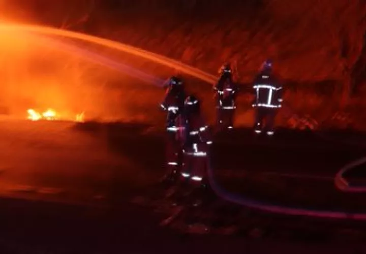 Bomberos de Natá y Aguadulce atienden la emergencia.