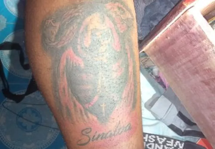 Tatuaje con símbolo &quot;Sinaloa&quot;.