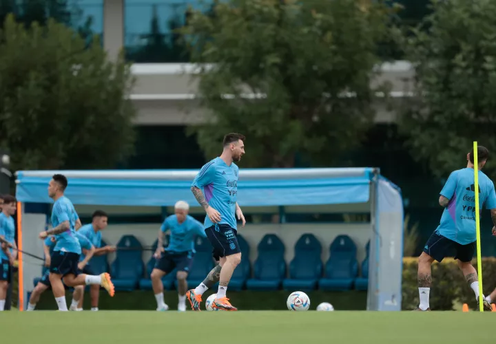 Con Lionel Messi a la cabeza, Argentina se prepara. /Foto: EFE