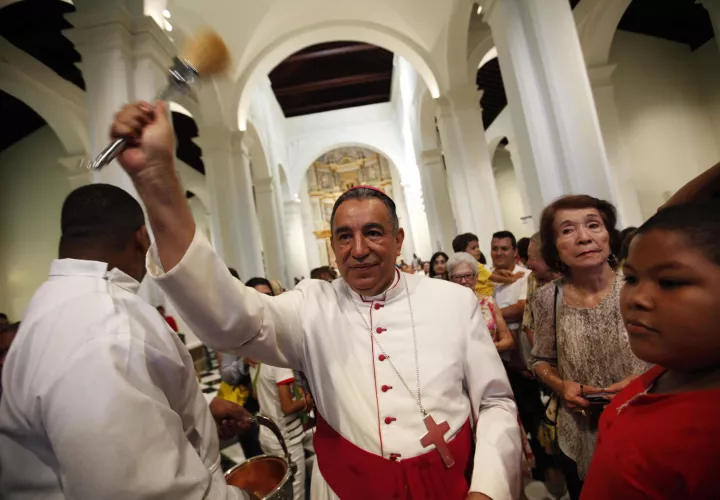 José Domingo Ulloa, participó en la Eucaristía por la Resurrección del Señor, celebrada en la capitalina Catedral Basílica Santa María la Antigua,  Foto: EFE