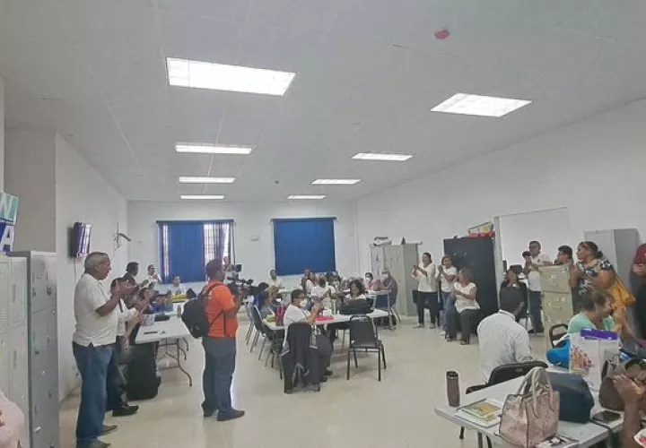 Docentes del IFN están en paro de labores.