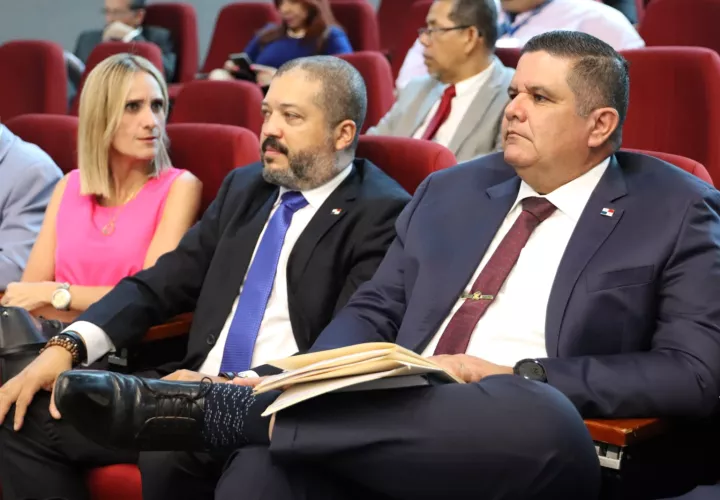 El ministro de Seguridad Pública, Juan Pino estuvo presente en la discusión en primer debate de la Ley de Extinción de Dominio