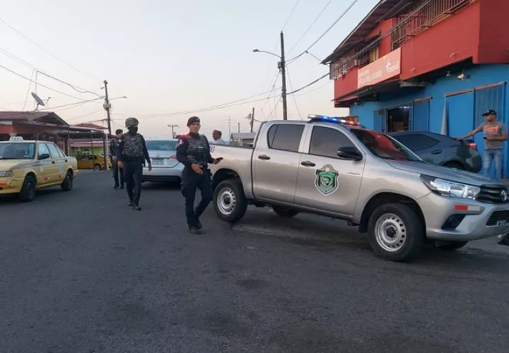 Los operativos de la Policía Nacional se mantenían en varios puntos de Villa del Caribe.